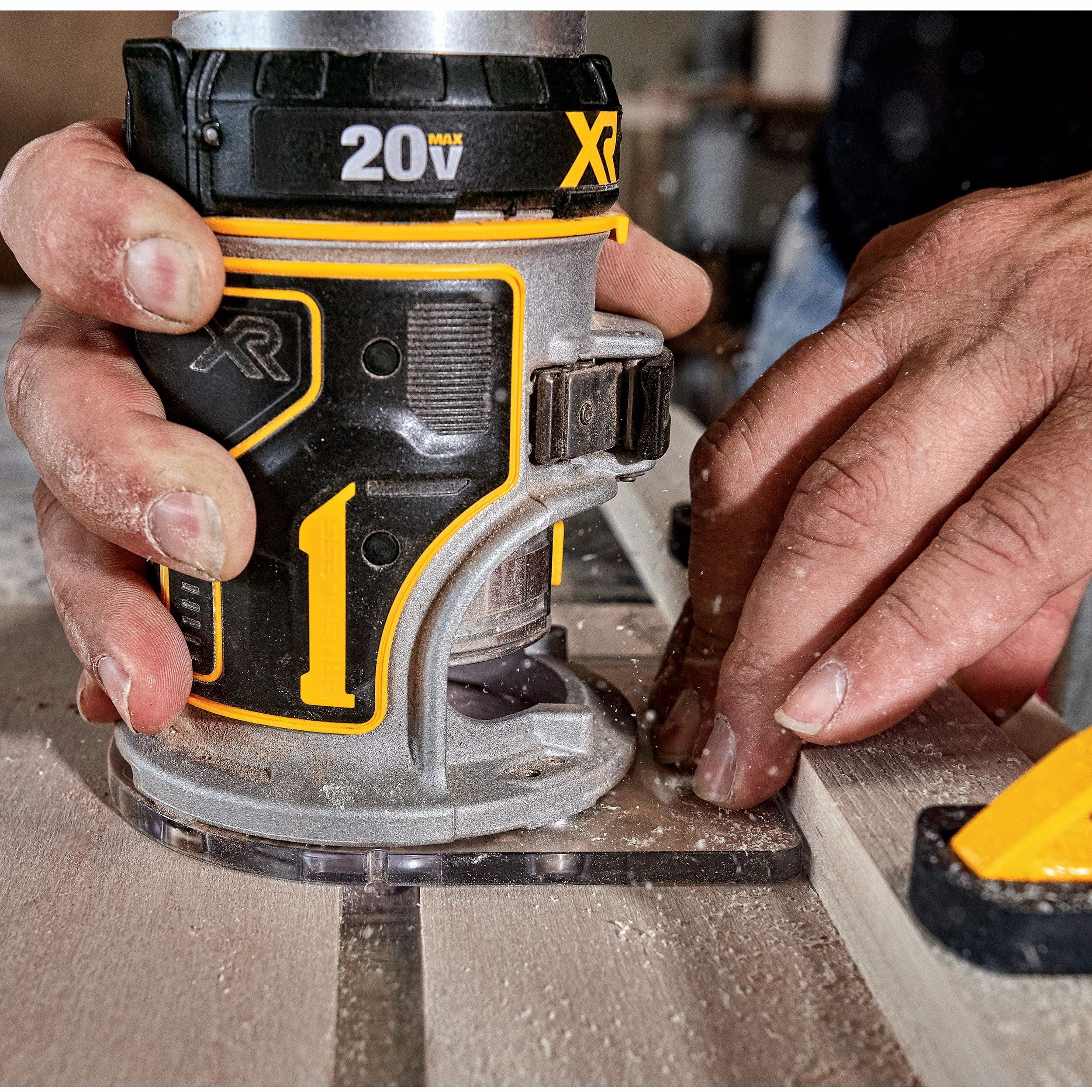 20V MAX XR Brushless Cordless Compact Router