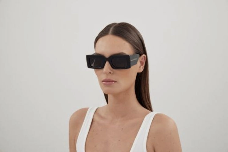 Alexander McQueen AM0433S Sunglasses