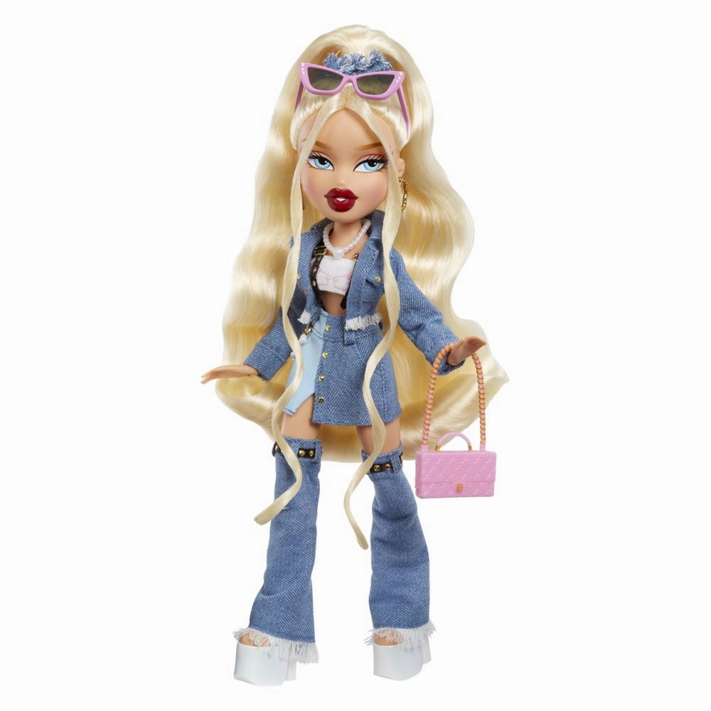 Bratz 505204 Alwayz Cloe Fashion Doll with 10 Accessories and Poster