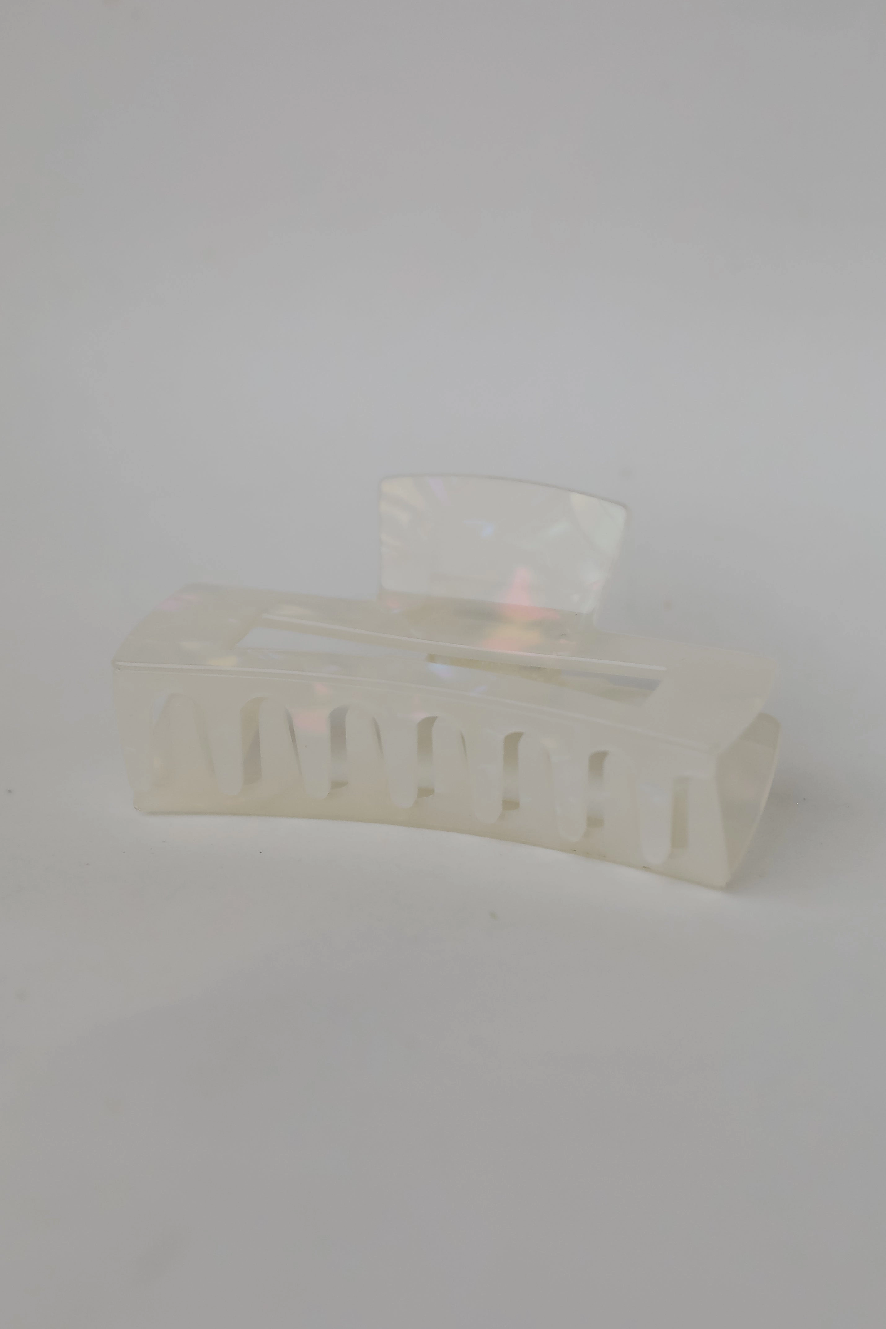 Chic Presentation White Acrylic Claw Hair Clip