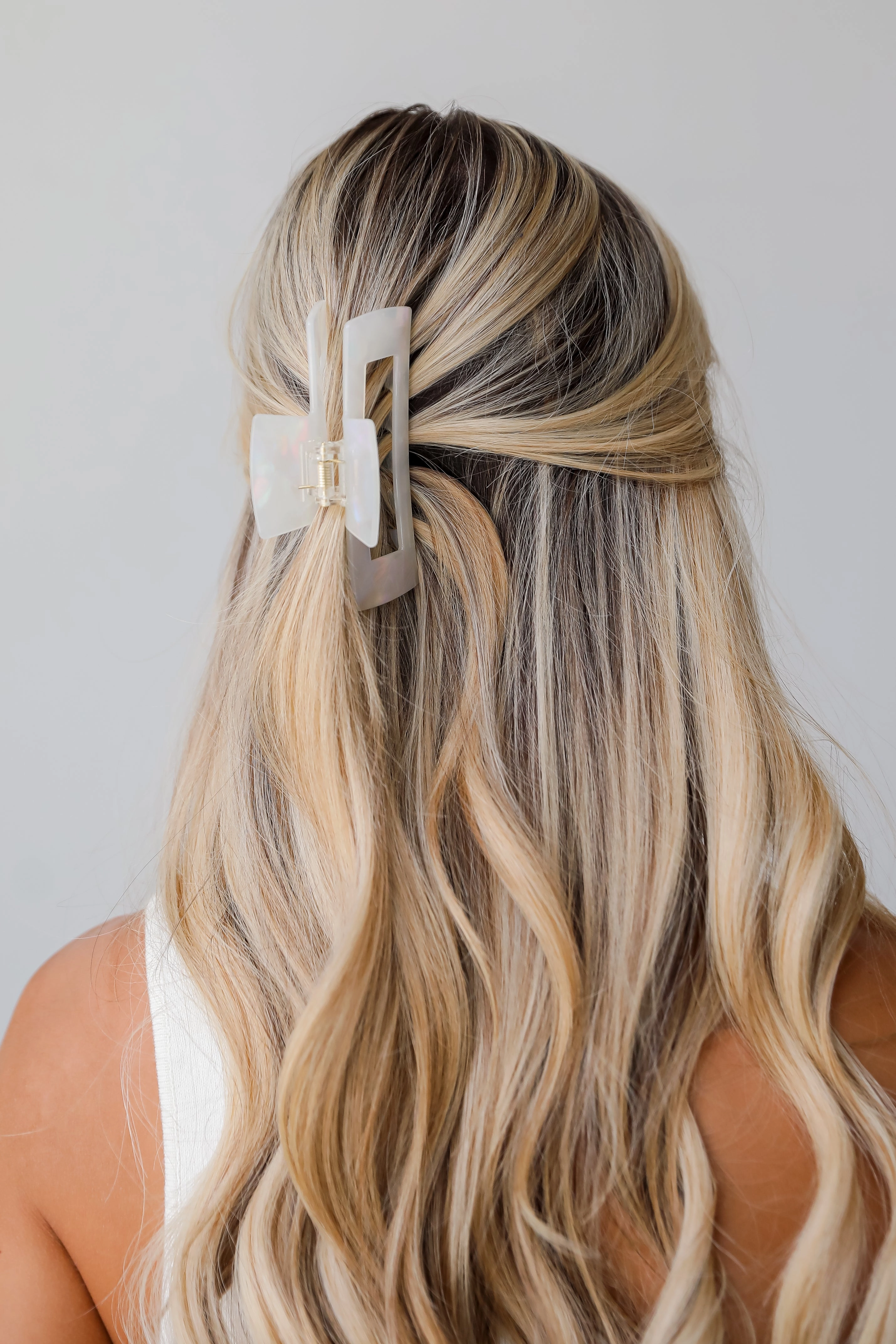 Chic Presentation White Acrylic Claw Hair Clip