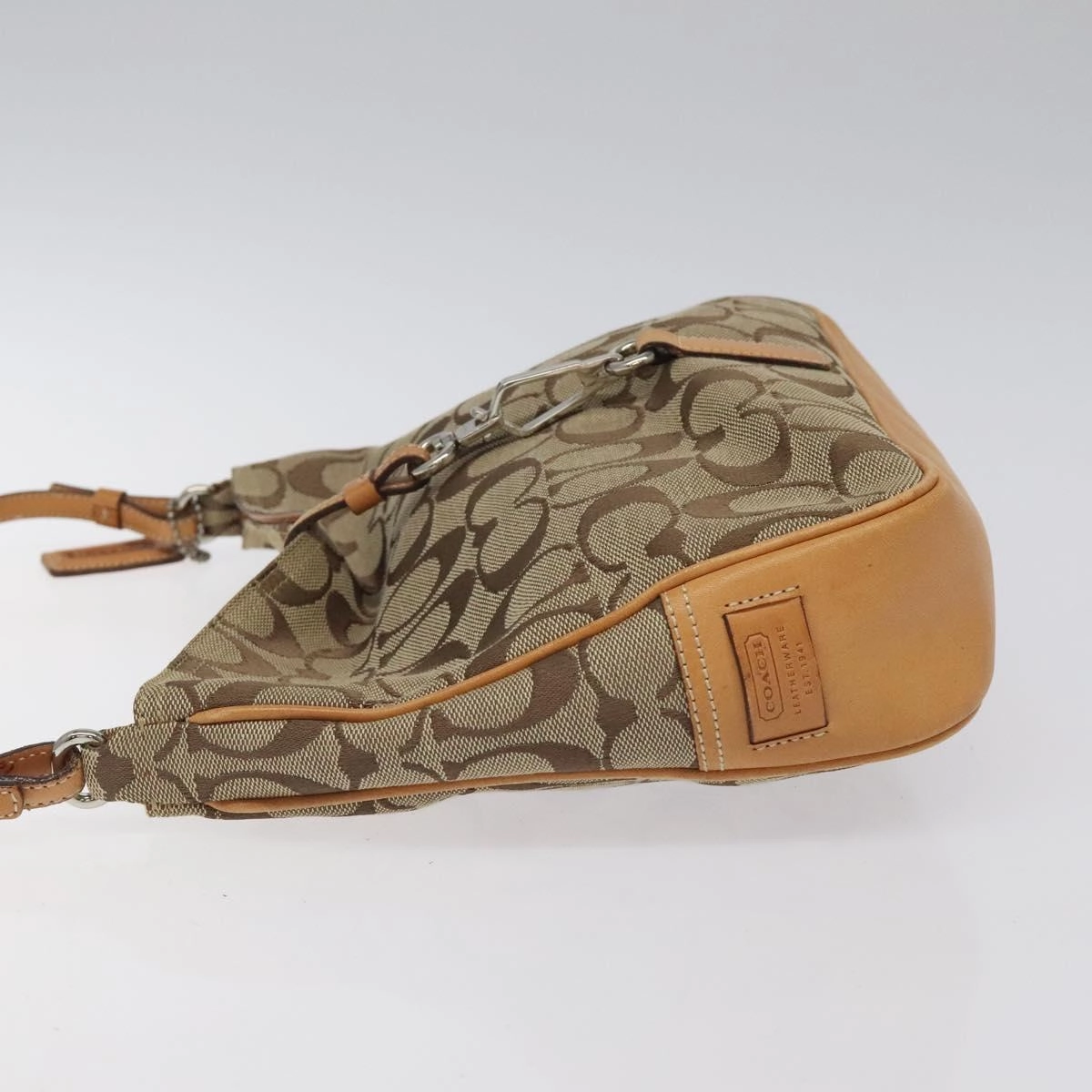 Coach Signature Canvas Shoulder Bag (Pre-Owned)