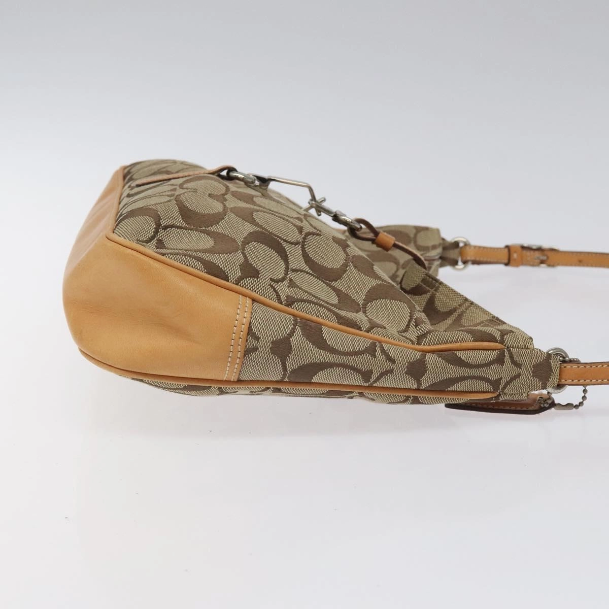 Coach Signature Canvas Shoulder Bag (Pre-Owned)