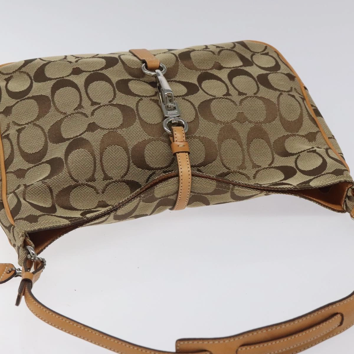 Coach Signature Canvas Shoulder Bag (Pre-Owned)